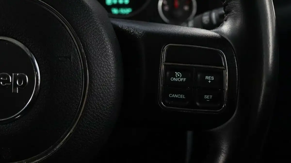 2016-jeep-wrangler-28crd-overland-5d-big-48