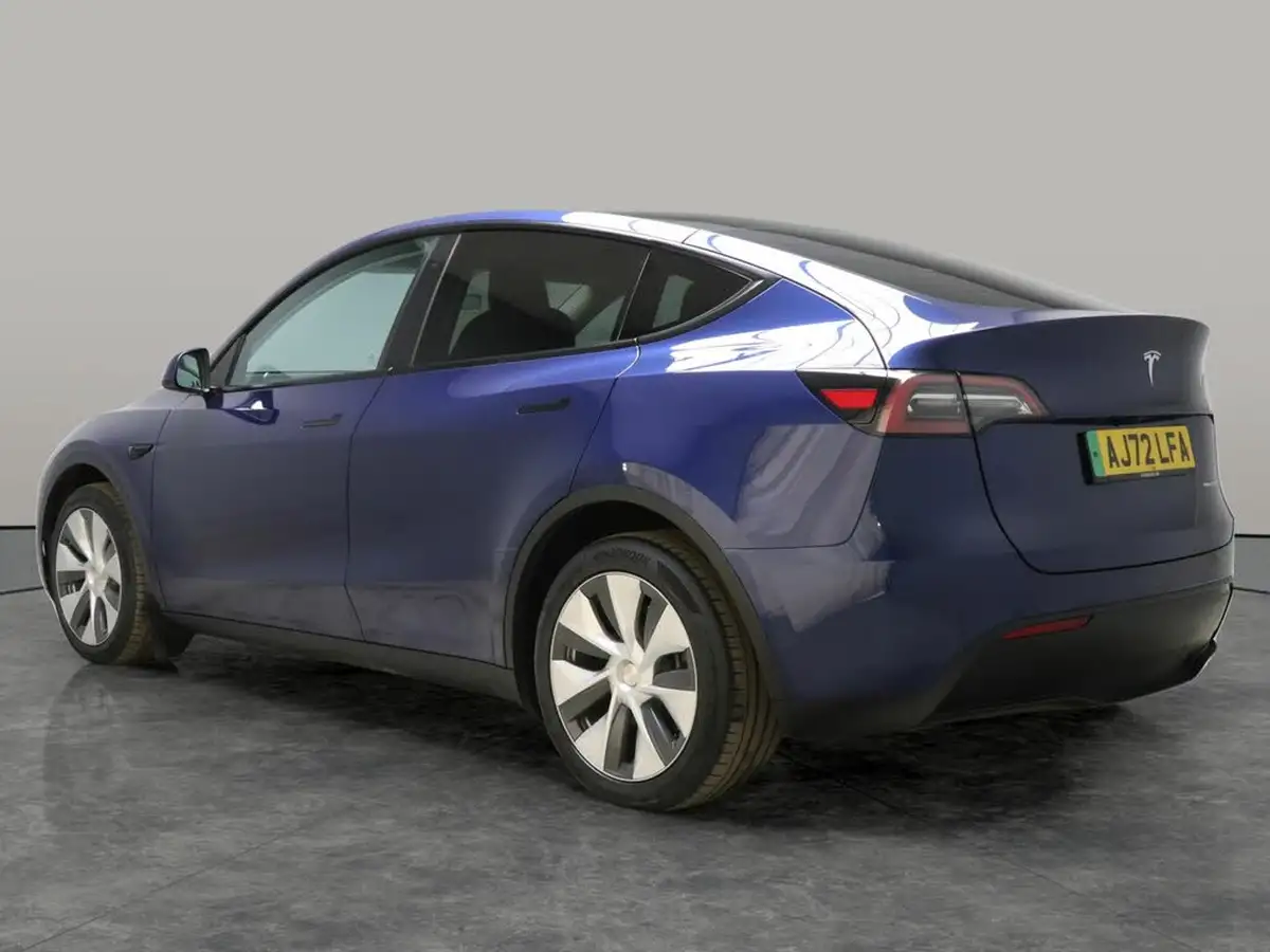 2022-tesla-model-y-e-long-range-big-13