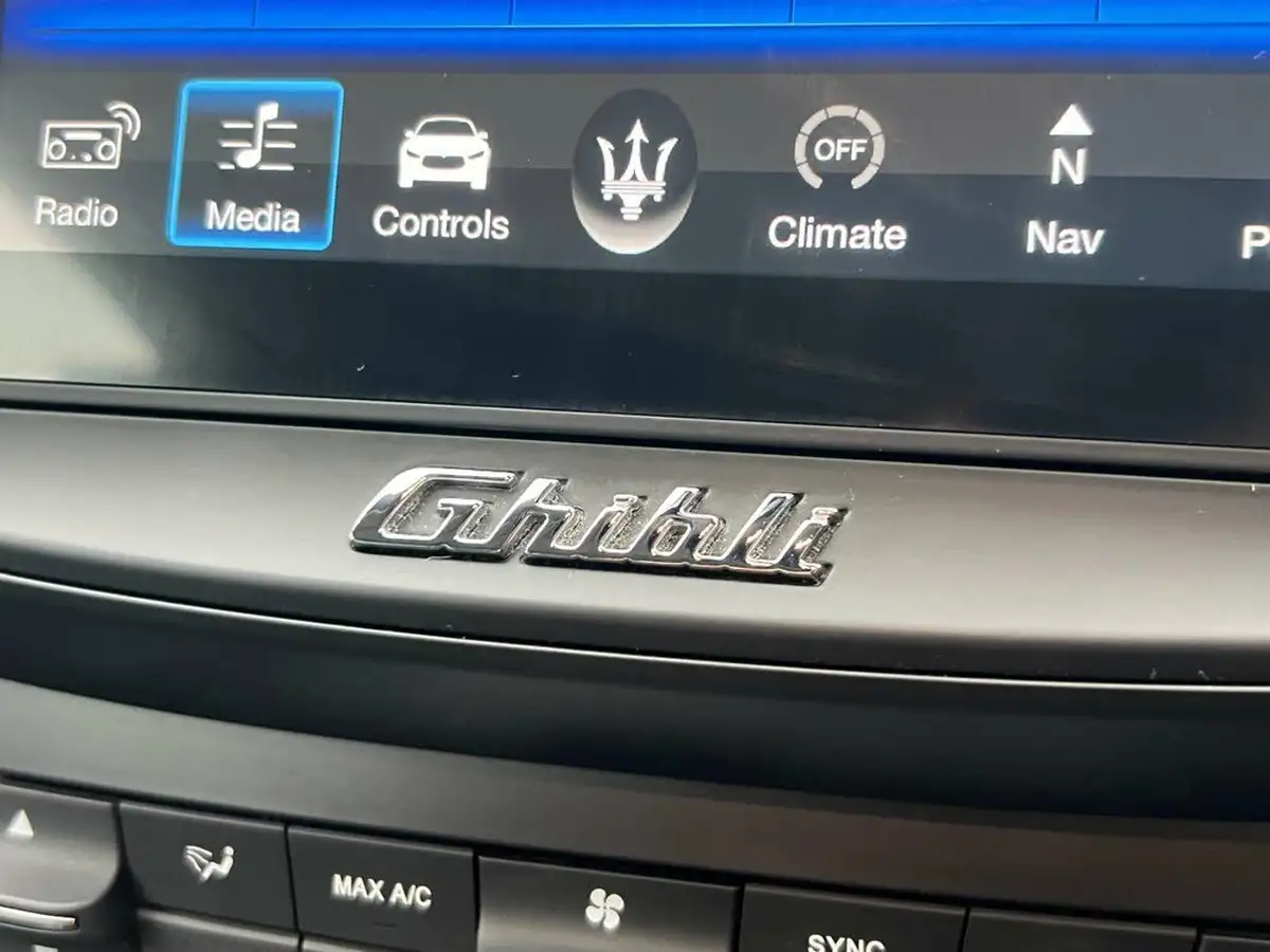 2017-maserati-ghibli-30td-big-49