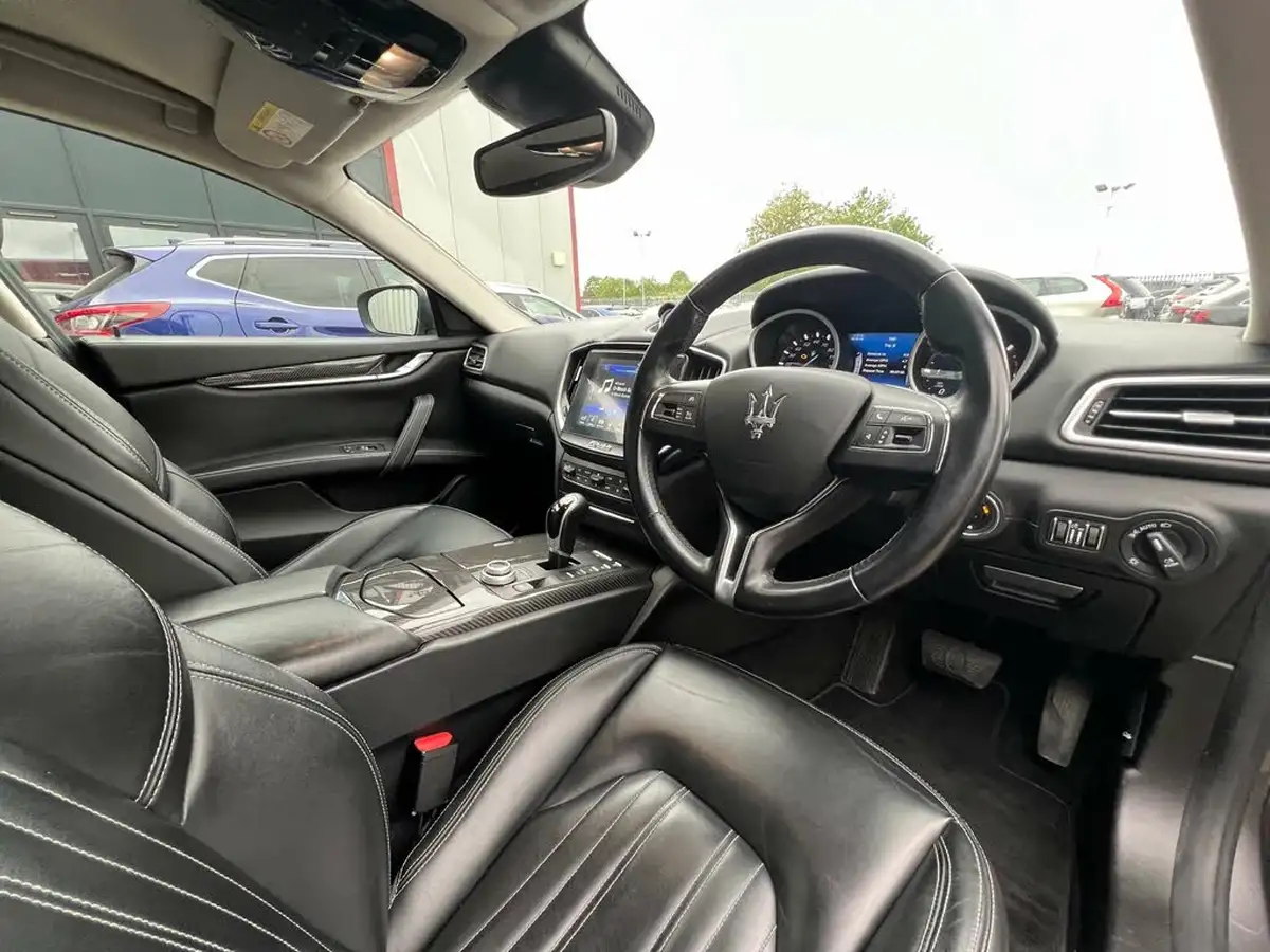 2017-maserati-ghibli-30td-big-21