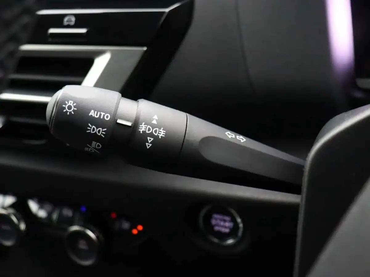 2024-citroen-c4-e-e-series-156ps-54kwh-big-33