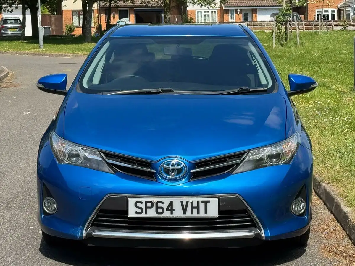 2014-toyota-auris-18-vvt-i-hsd-icon-plus-hatchback-big-7