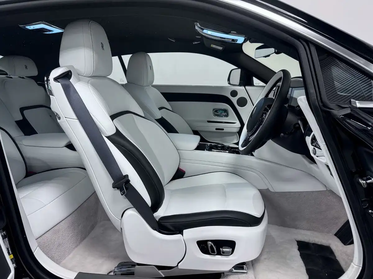 2024-rolls-royce-spectre-e-big-24