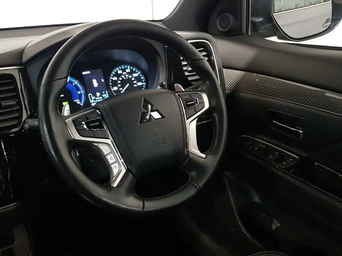 2018-mitsubishi-outlander-24-4h-phev-big-10