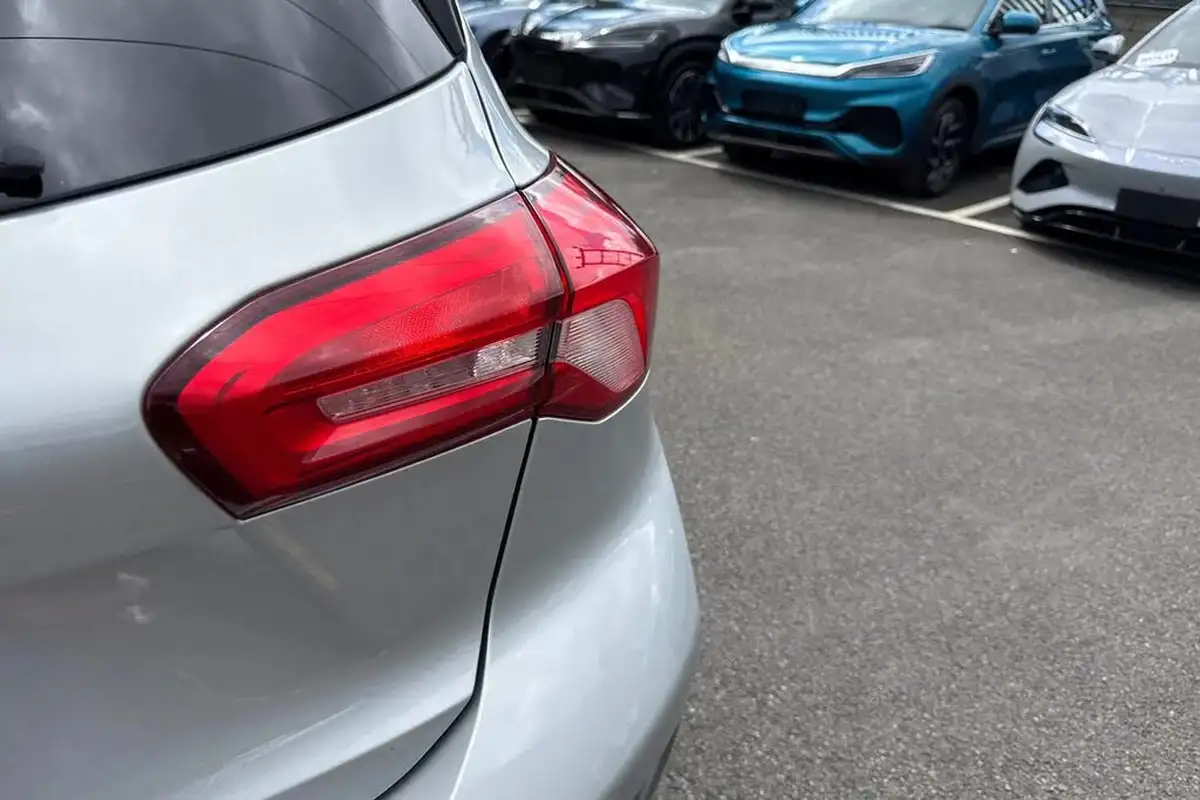 2020-ford-focus-10t-st-line-x-edition-125ps-hybrid-mhev-hatchback-big-7