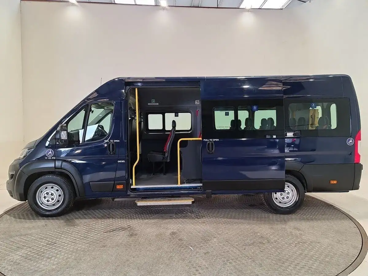 2018-peugeot-boxer-20-bluehdi-440-l4-h2-130-window-big-8