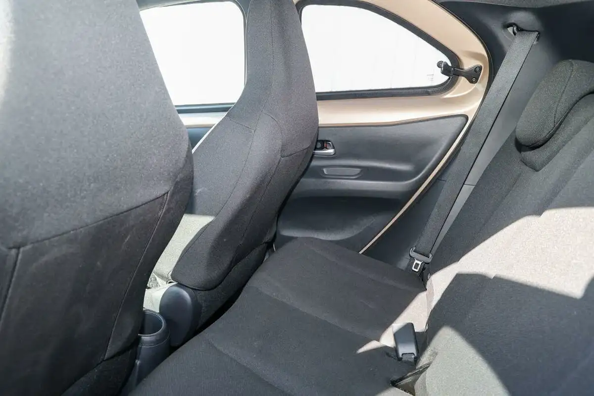 2023-toyota-aygo-x-10-vvt-i-edge-big-11