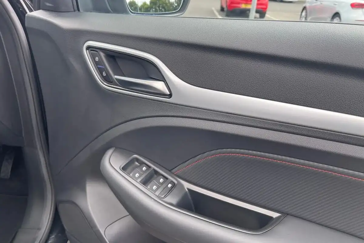 2024-mg-zs-suv-e-trophy-connect-ev-156ps-long-range-big-16