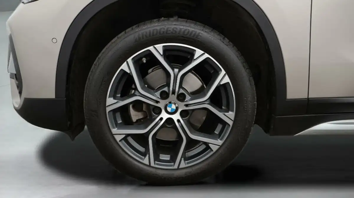 2021-bmw-x1-15-sdrive18i-xline-dct-big-18