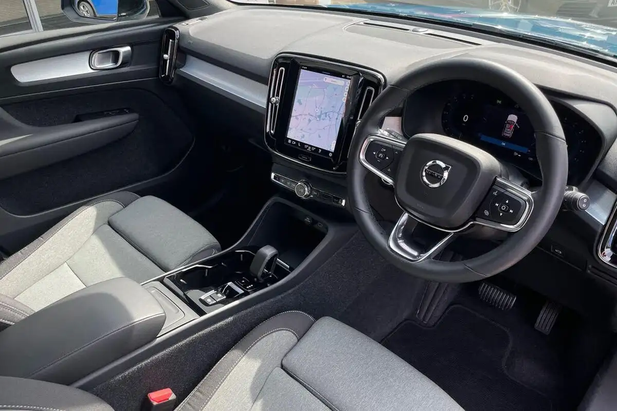 2022-volvo-xc40-20-b3-plus-big-4