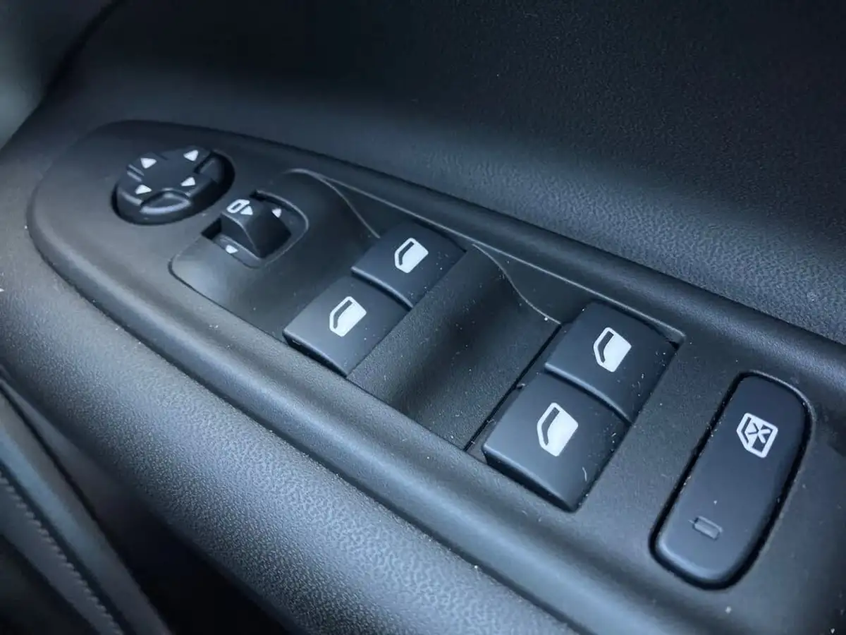 2024-jeep-avenger-12-gse-summit-e-hybrid-48v-auto-big-20