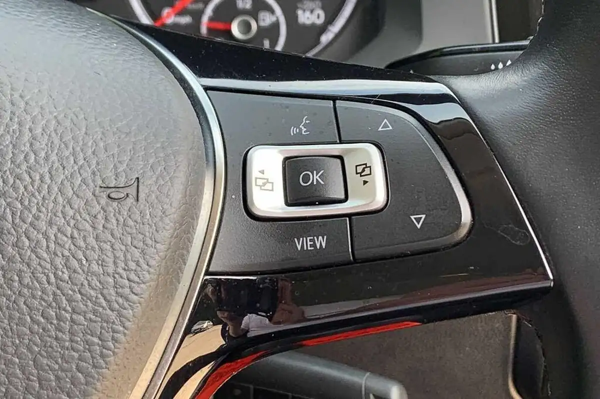 2018-volkswagen-polo-10-se-75ps-big-16