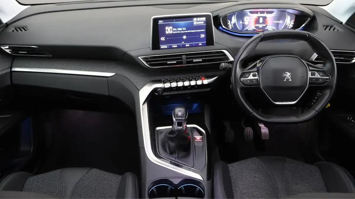 2020-peugeot-3008-suv-12-puretech-allure-big-13