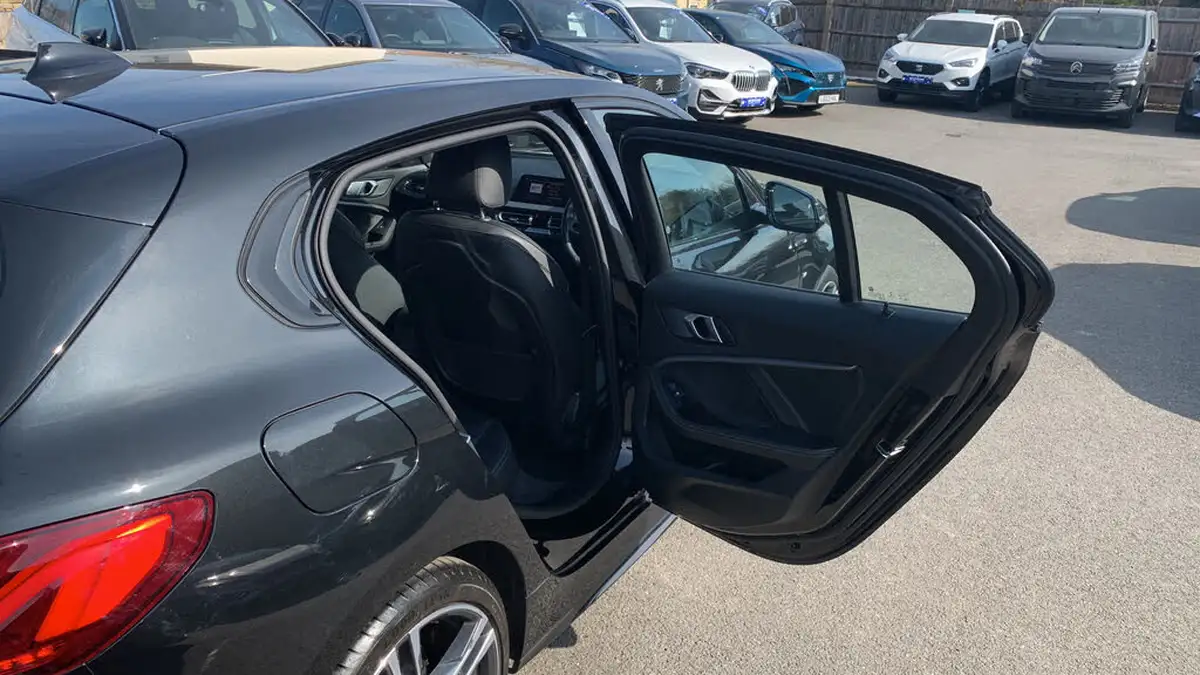 2021-bmw-1-series-15-118i-m-sport-lcp-big-55
