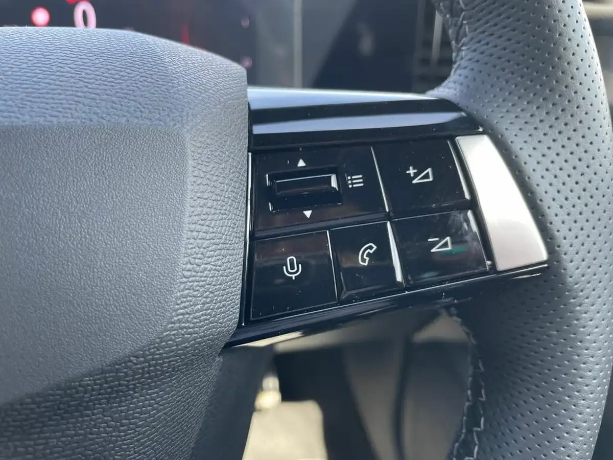 2023-vauxhall-astra-12-turbo-gs-hatchback-big-16