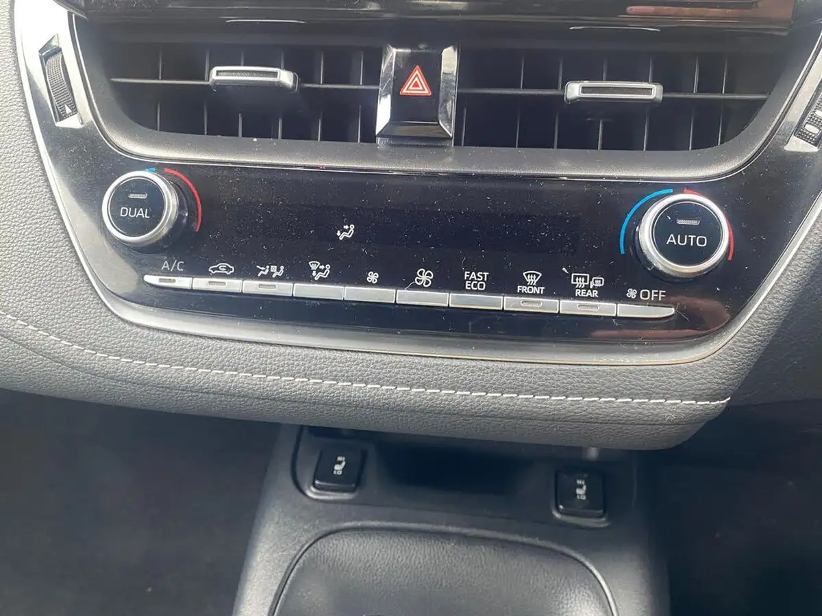 2021-toyota-corolla-18-vvt-i-gr-sport-17in-alloy-wheelstrk-touring-sports-big-27