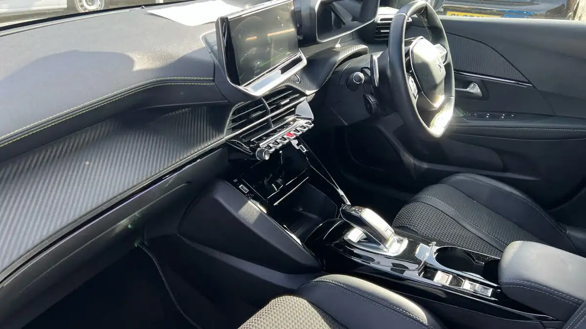 2022-peugeot-208-12-puretech-gt-100bhp-eat8-big-11