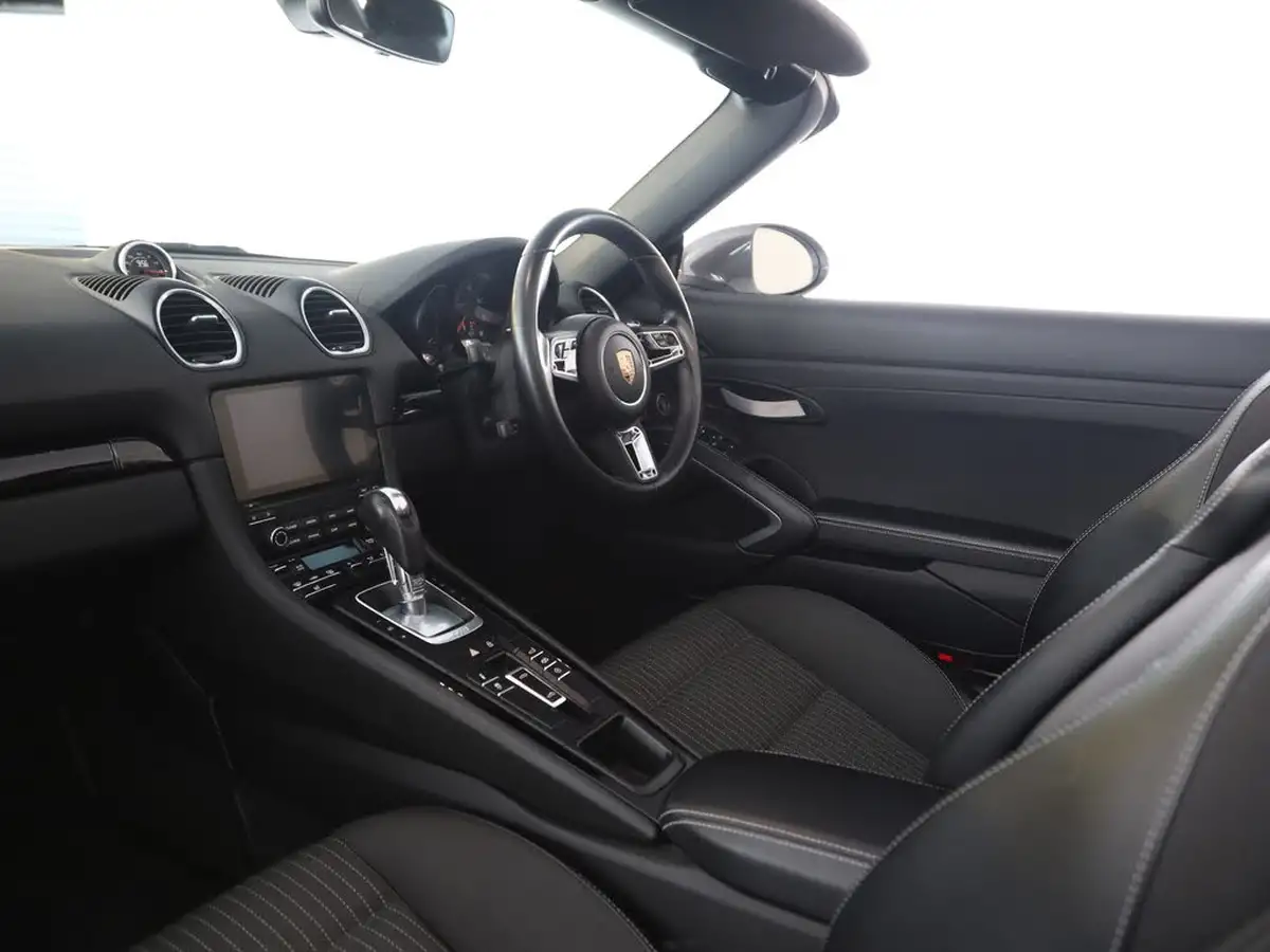 2020-porsche-boxster-718-20-boxster-t-pdk-big-9