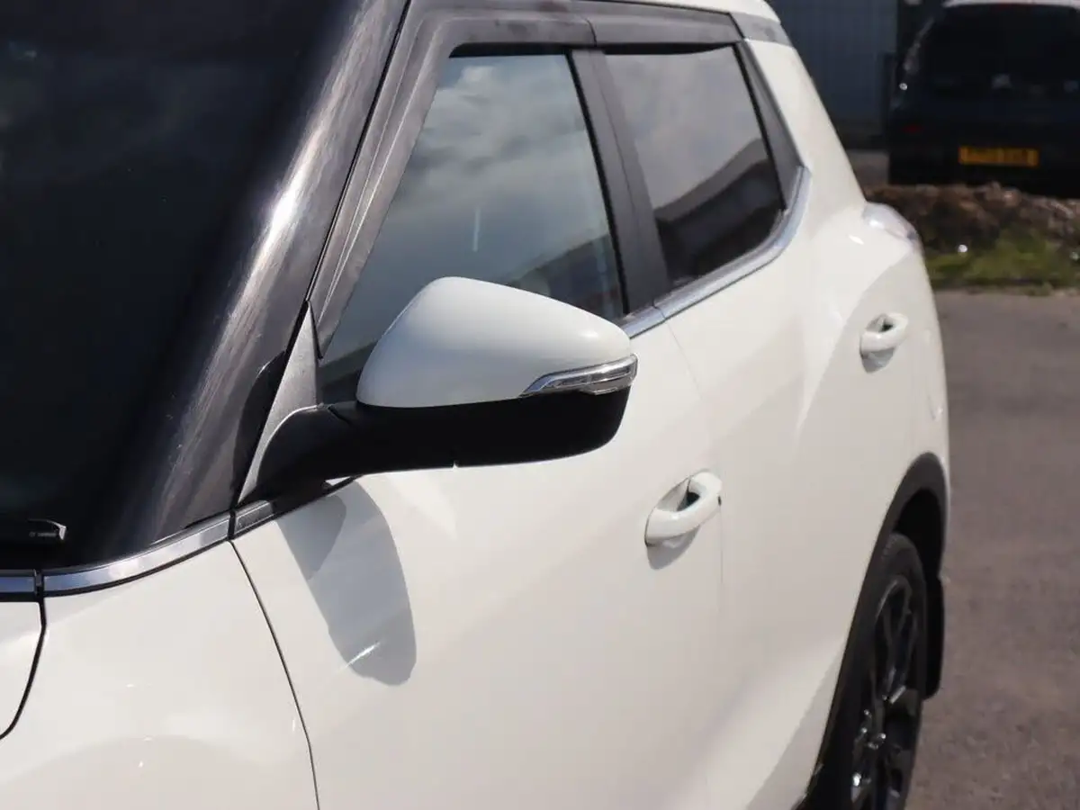 2015-kgm-ssangyong-tivoli-16-elx-big-14