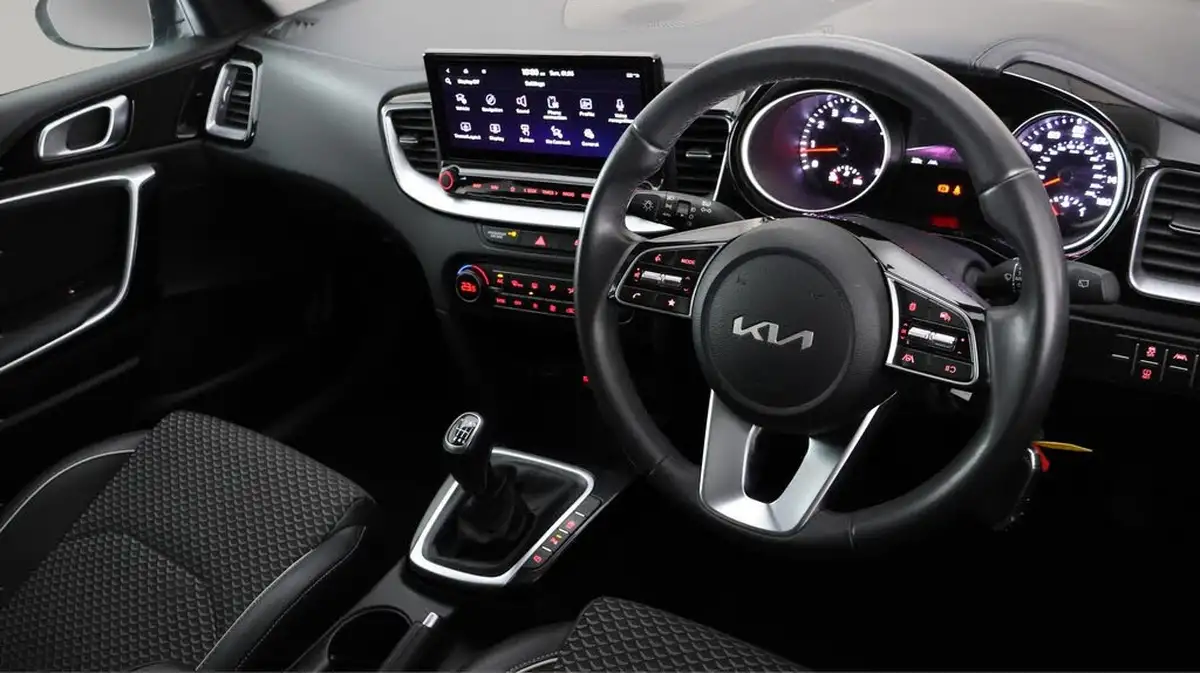 2022-kia-ceed-15-t-gdi-3-sportswagon-big-9