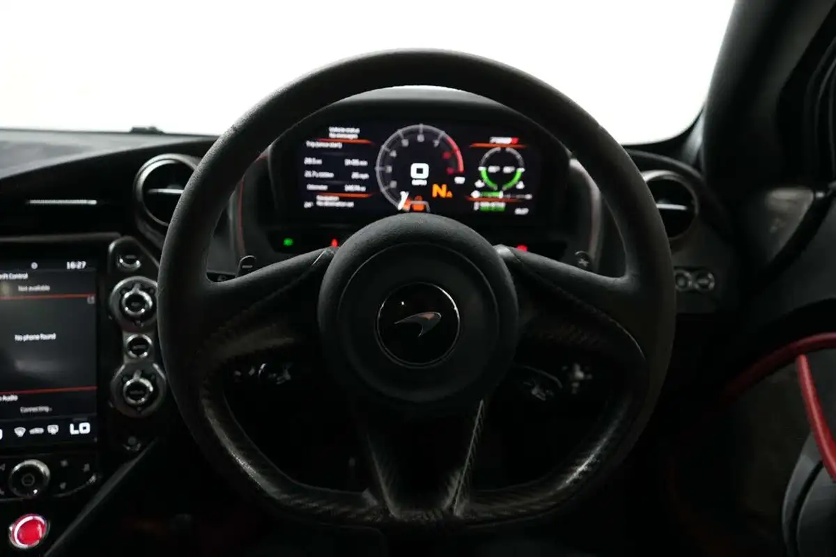 2019-mclaren-720s-40-luxury-big-43