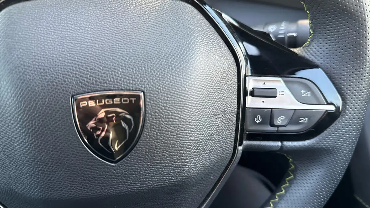 2023-peugeot-408-12-puretech-gt-130ps-ss-eat8-big-23