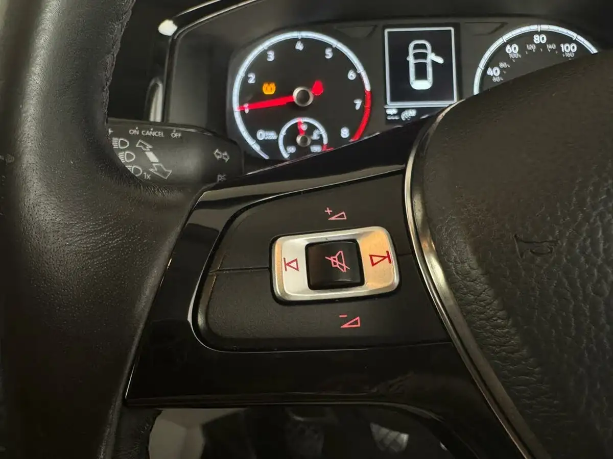2020-volkswagen-polo-10-beats-80ps-big-14