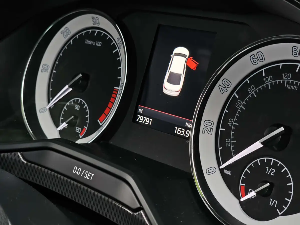 2018-skoda-superb-20tdi-scr-sportline-150ps-hatchback-big-18