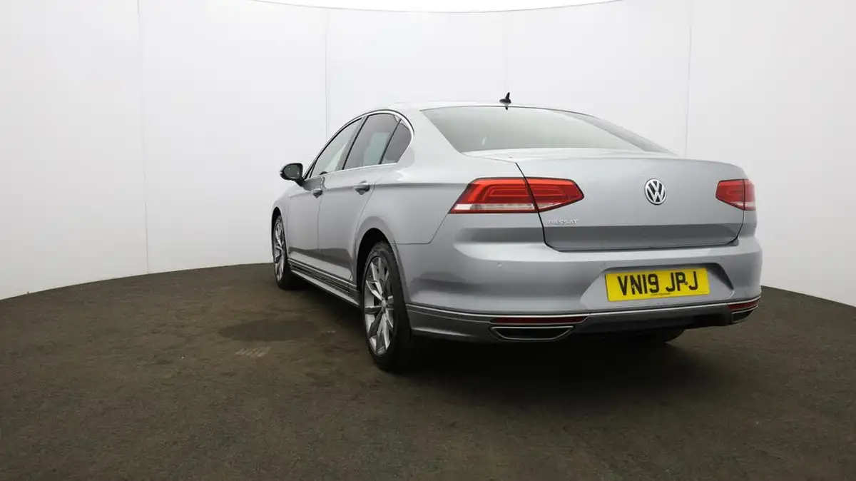 2019-volkswagen-passat-20tdi-r-line-150ps-scr-saloon-4d-big-12