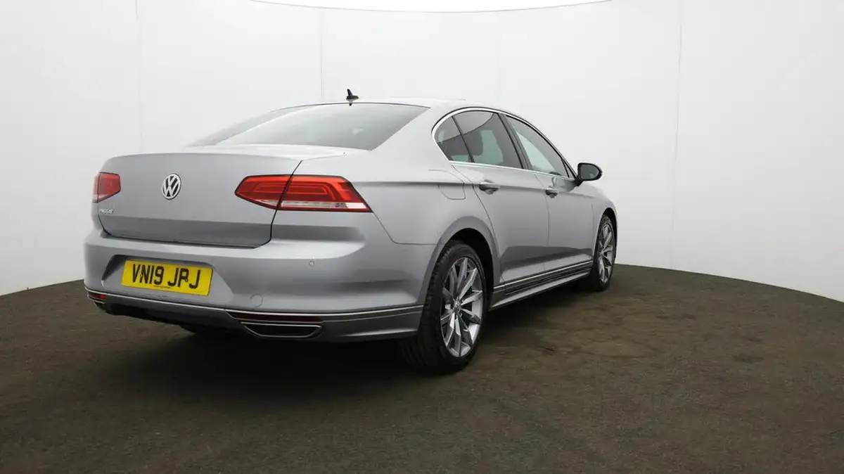 2019-volkswagen-passat-20tdi-r-line-150ps-scr-saloon-4d-big-52