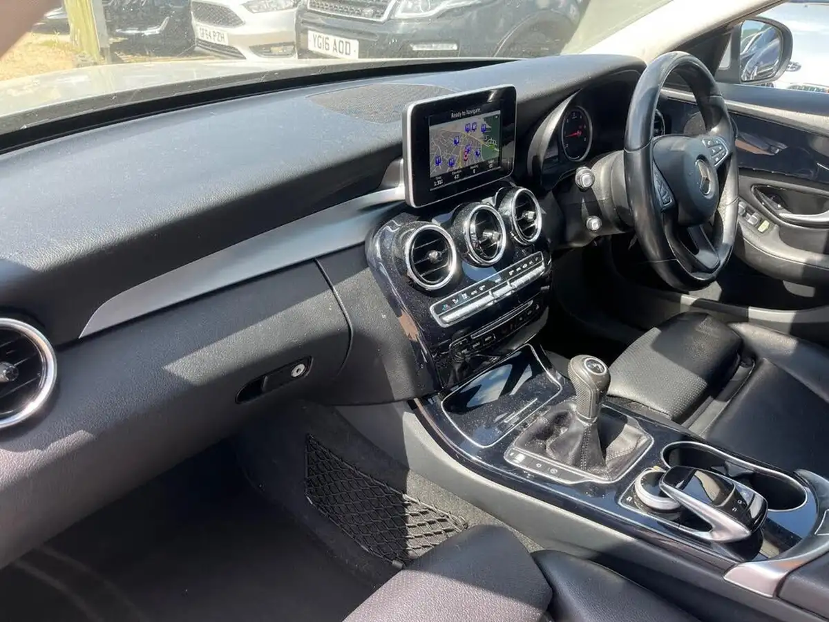 2016-mercedes-benz-c-class-21d-c220d-se-ss-saloon-4d-big-9