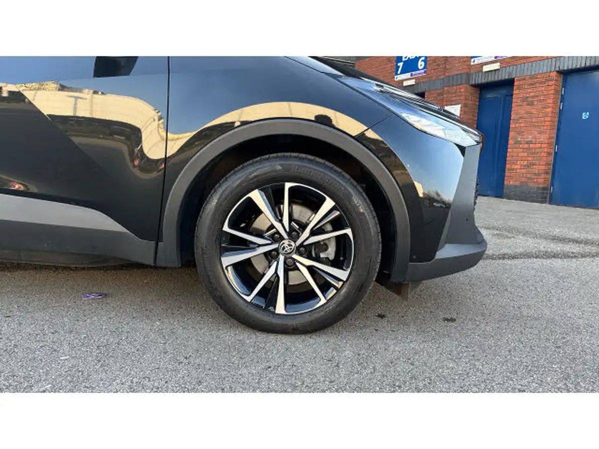 2024-toyota-c-hr-20-vvt-i-design-220bhp-plug-in-big-17
