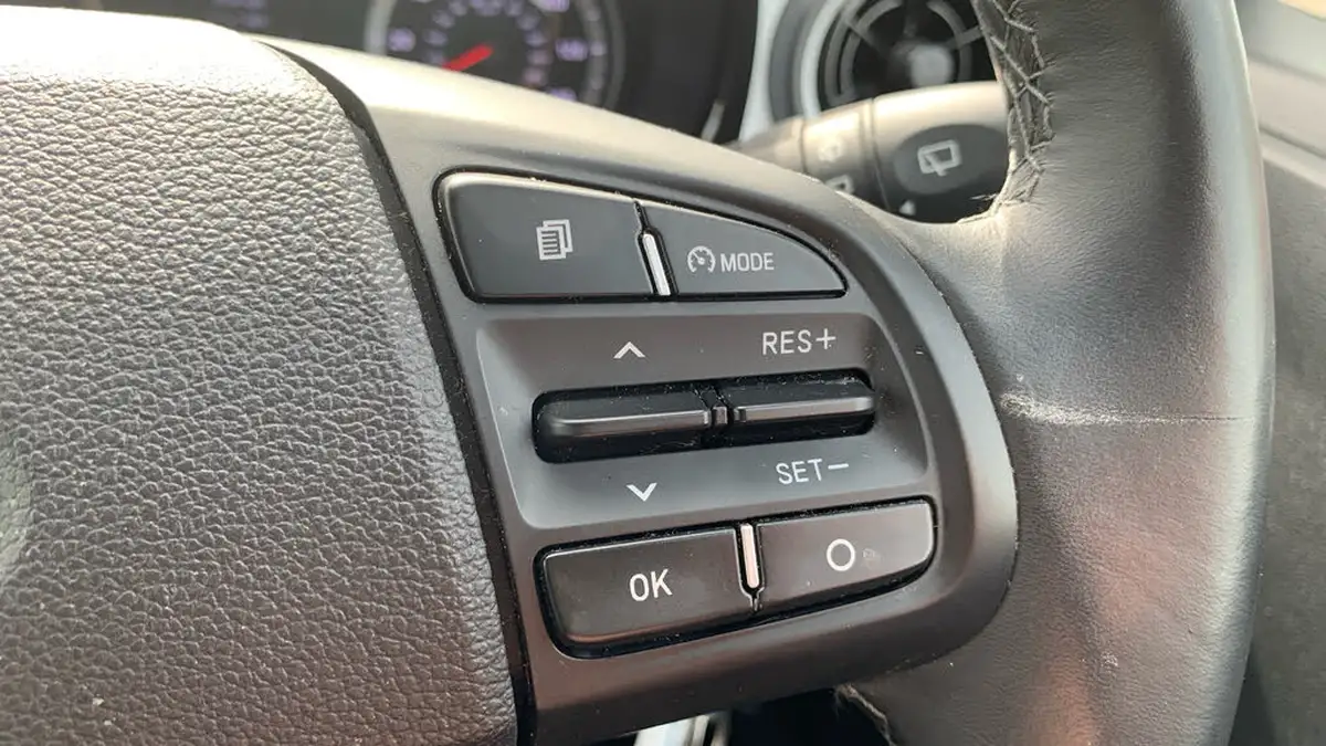 2022-hyundai-i10-12-premium-big-23