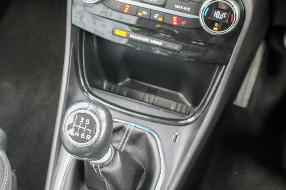 2020-ford-puma-suv-10-titanium-first-edition-big-25