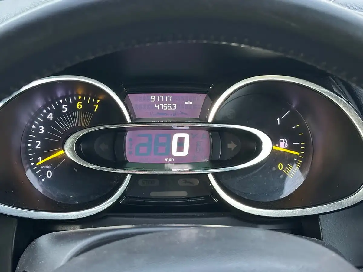 2013-renault-clio-12-dynamique-big-18