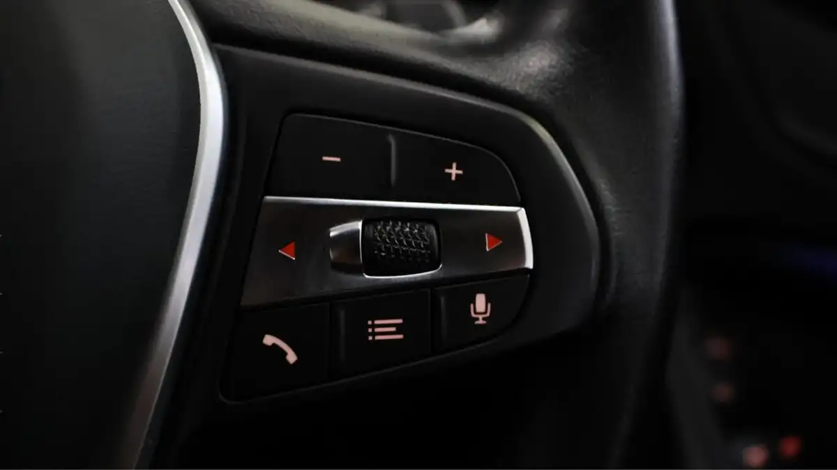 2022-bmw-1-series-15td-116d-sport-dct-big-23