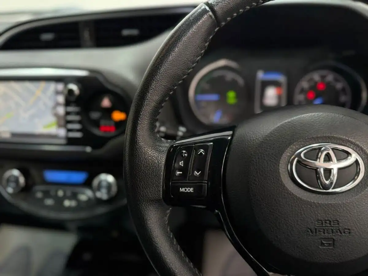 2019-toyota-yaris-15-vvt-i-icon-tech-hybrid-big-12