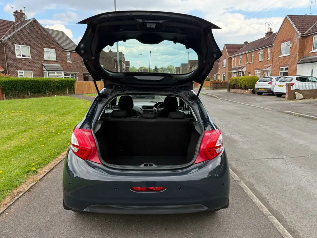 2015-peugeot-208-10-access-puretech-3d-big-29
