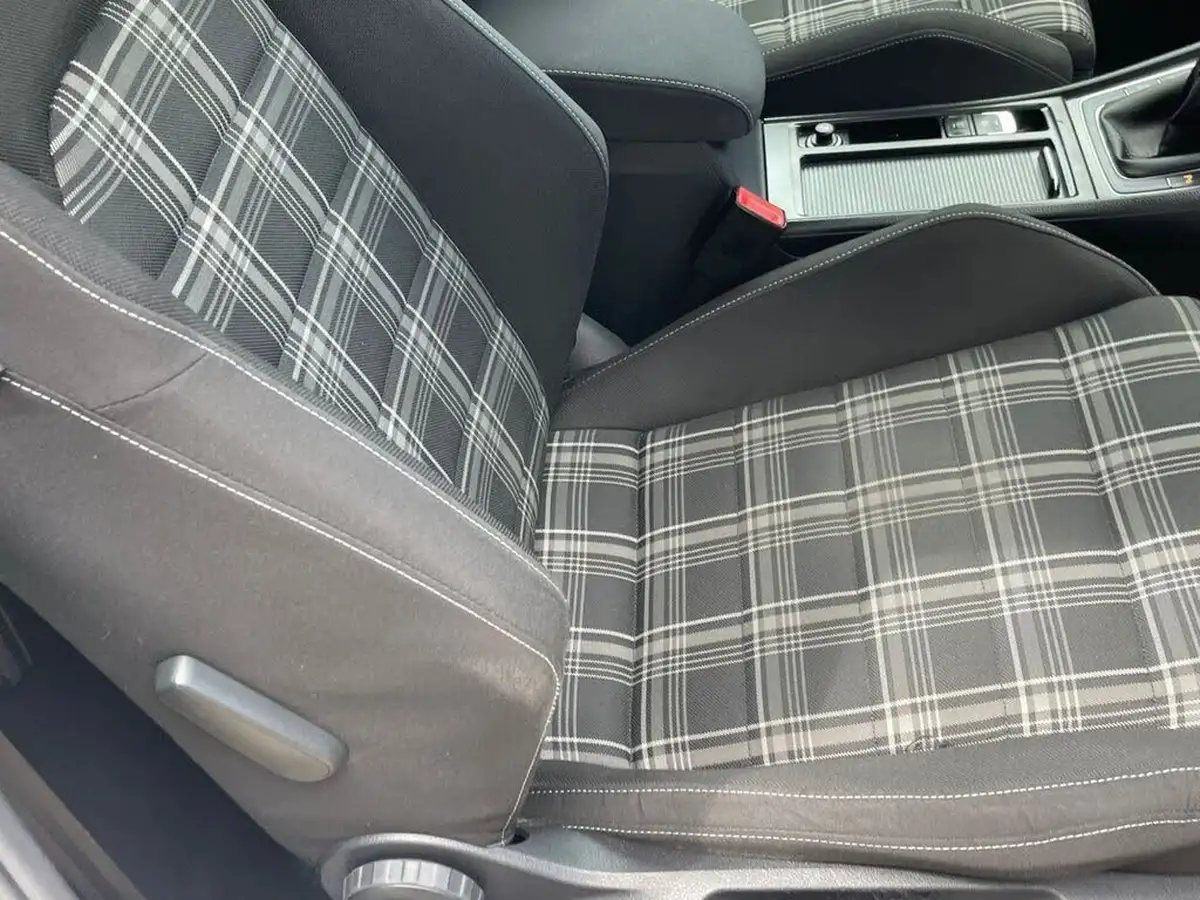 2014-volkswagen-golf-20tdi-gtd-3d-big-32