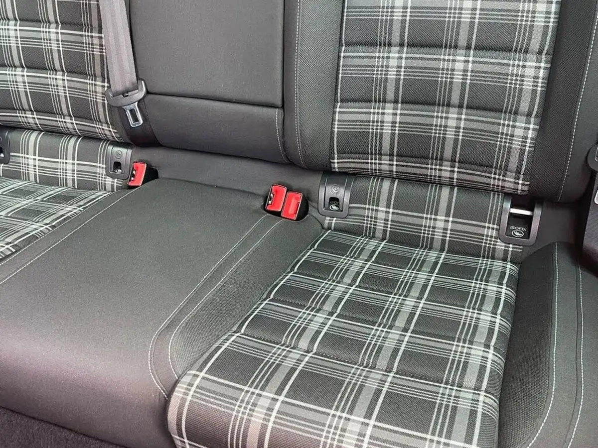 2014-volkswagen-golf-20tdi-gtd-3d-big-56