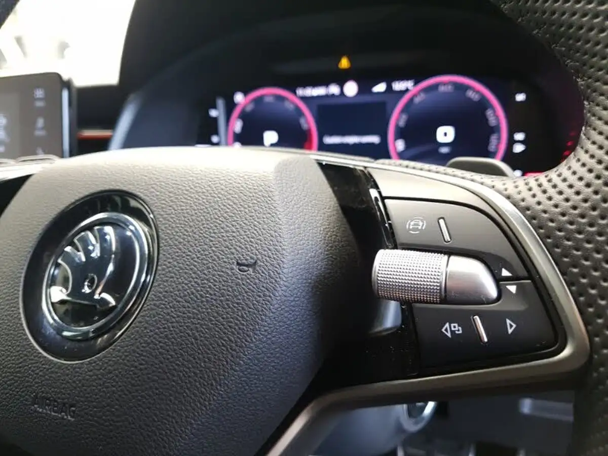 2024-skoda-kamiq-10-tsi-monte-carlo-116ps-dsg-big-15