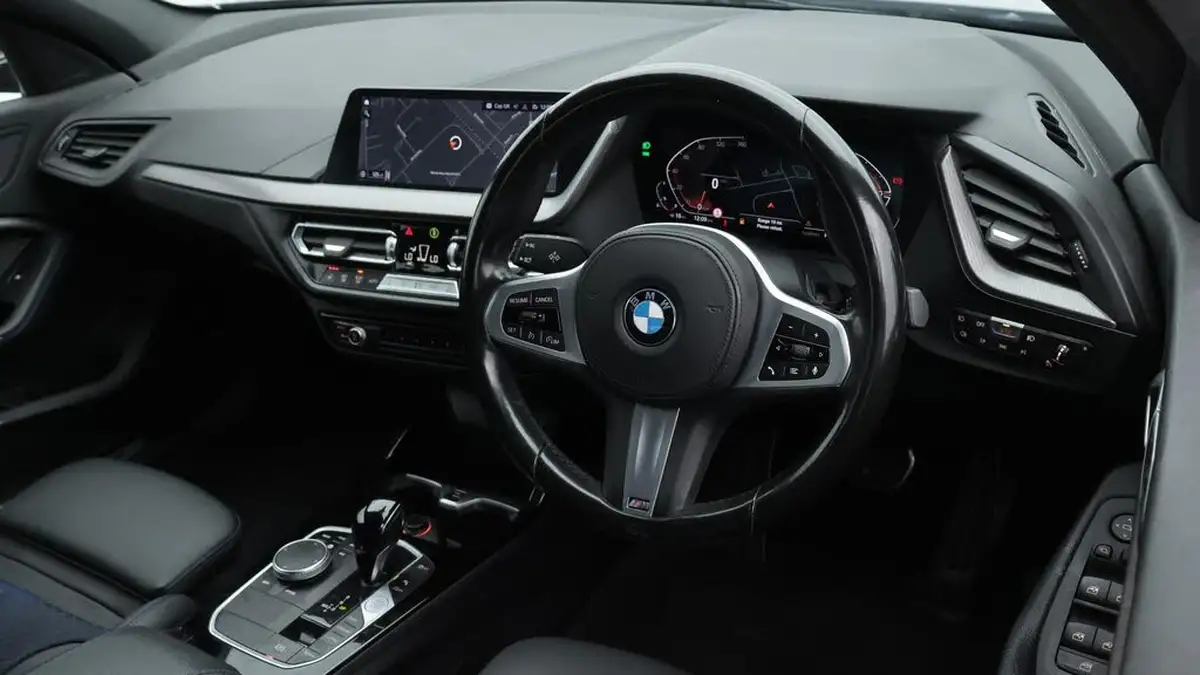 2022-bmw-1-series-15-118i-m-sport-lcp-dct-big-9