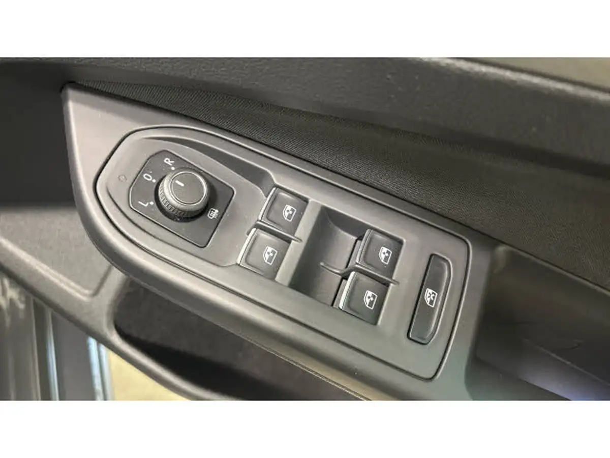 2021-volkswagen-golf-15-tsi-life-130ps-hatchback-big-30