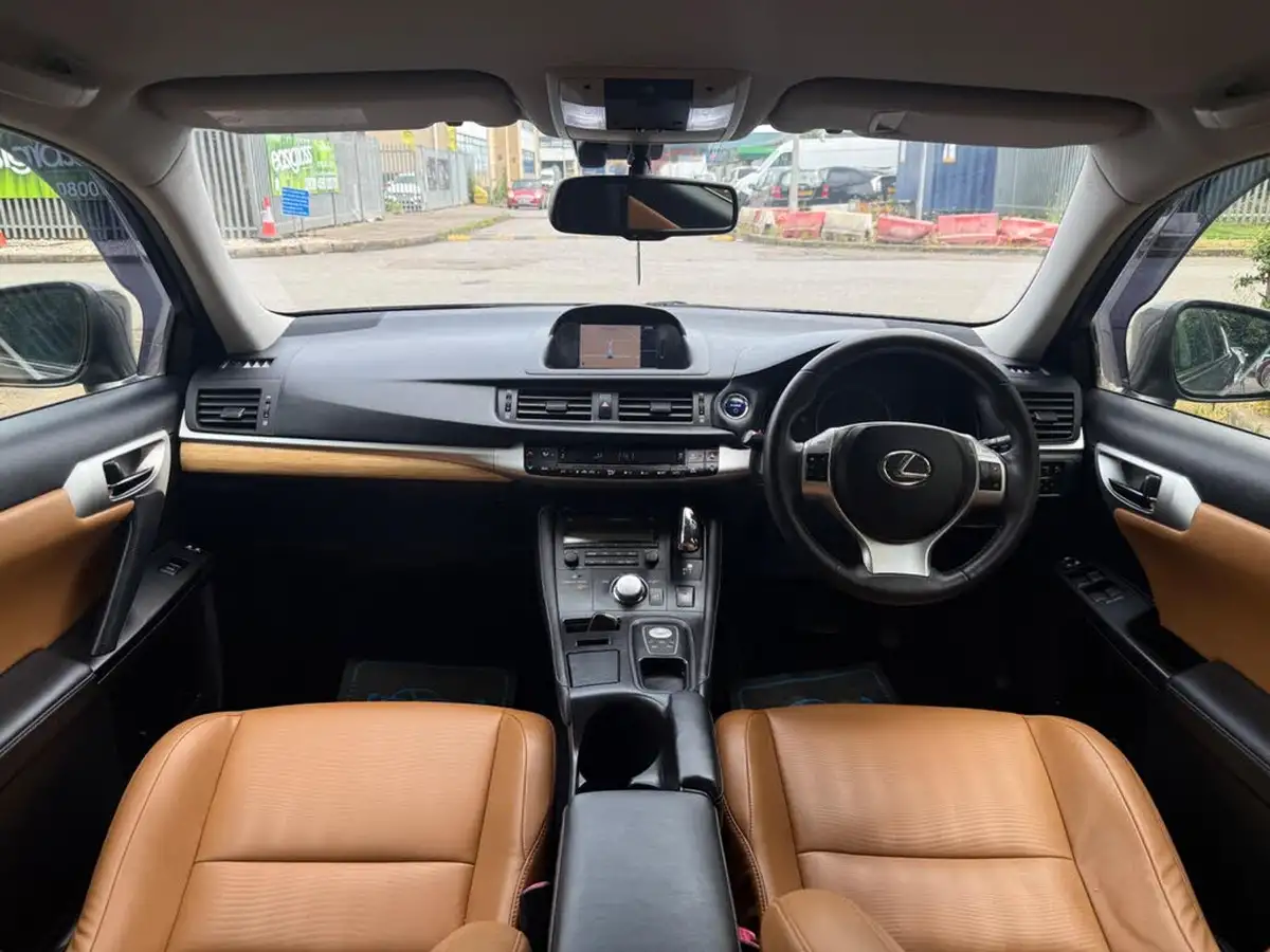 2013-lexus-ct-200h-18-advance-big-25
