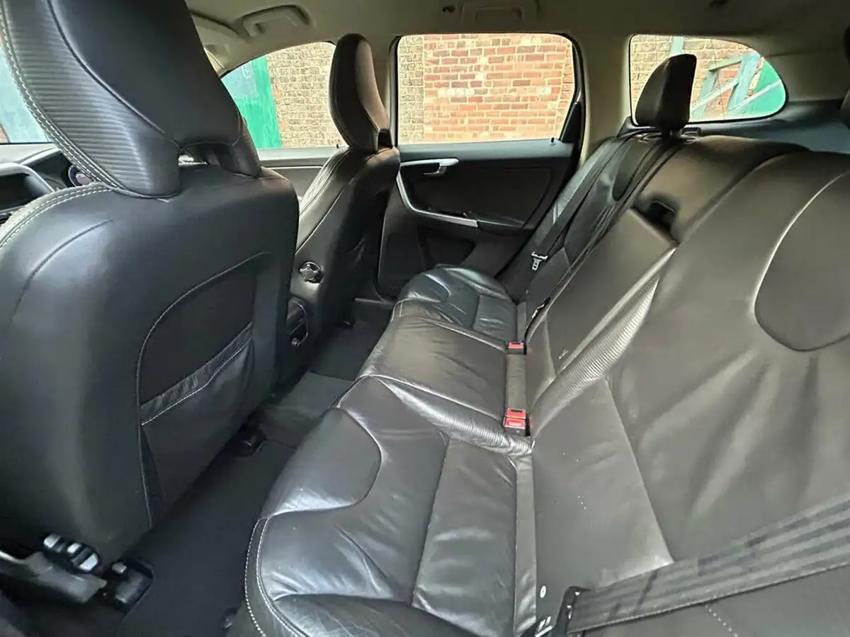 2010-volvo-xc60-24td-d5-r-design-geartronic-big-27