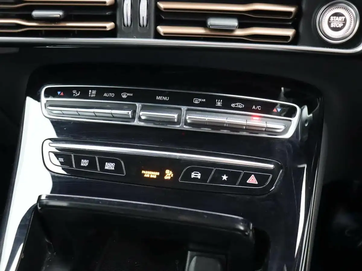 2022-mercedes-benz-eqc-e-eqc-400-amg-line-big-31