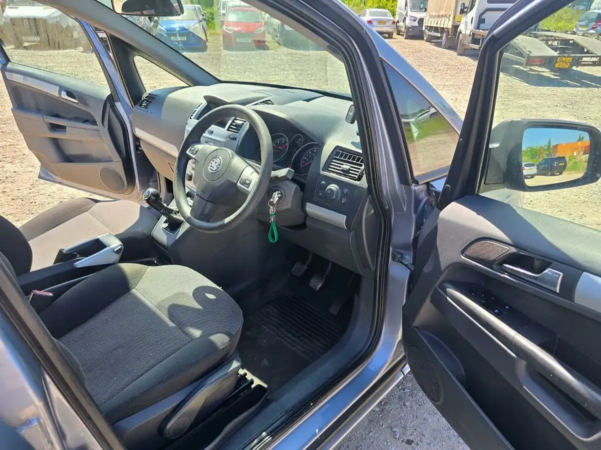 2010-vauxhall-zafira-16-exclusiv-115ps-big-18