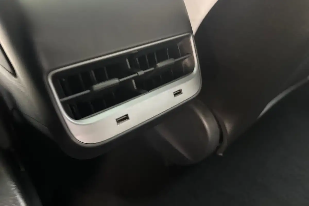 2019-tesla-model-3-e-4x4-performance-pack-big-21