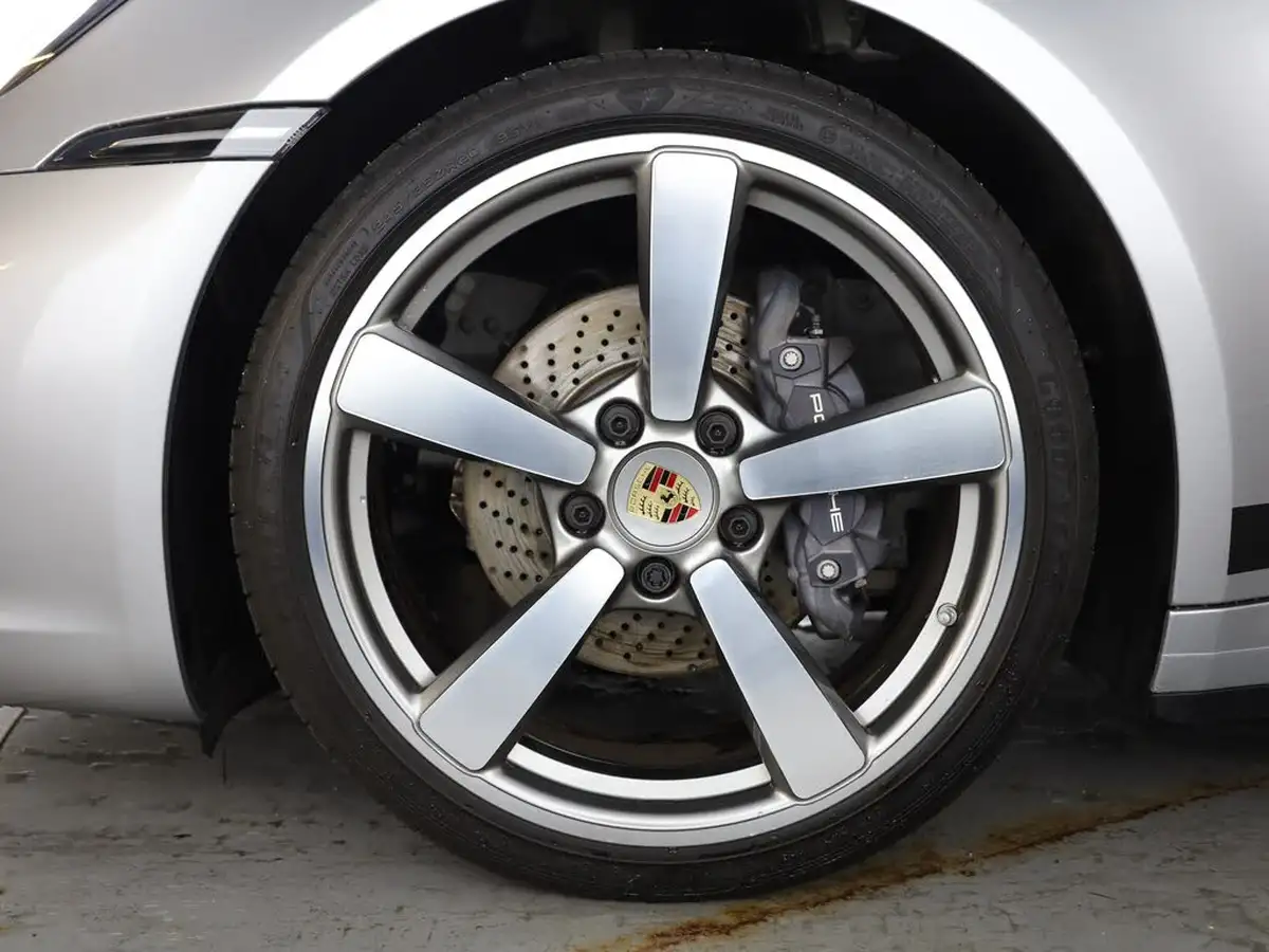 2023-porsche-911-30-targa-4-big-2