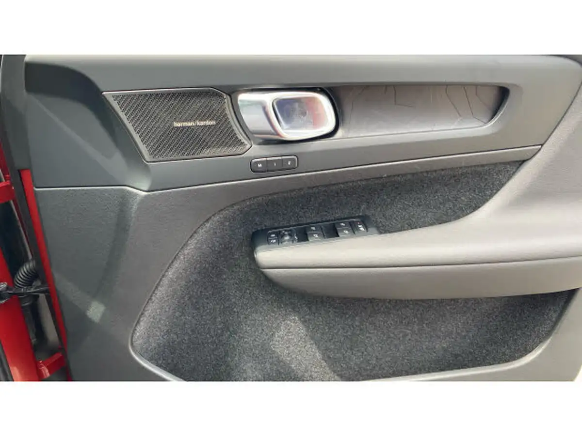 2023-volvo-xc40-15-t5-ultimate-bright-big-14